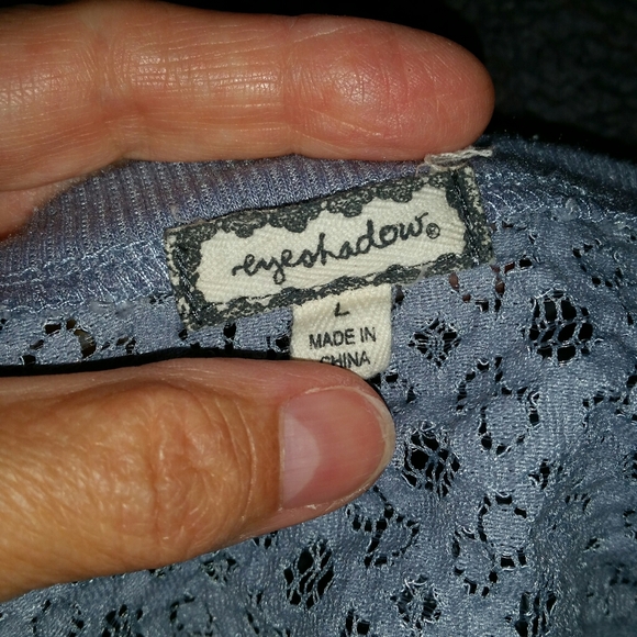 Lace pullover top with ruffle sleeves. - Picture 3 of 3